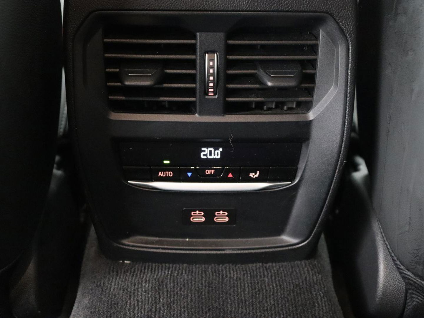 BMW 3 Serie Touring 330e | Trekhaak | Half Leder | Stoel & Stuurverwarming | Sfeerverlichting | Carplay | Cruise Control | PDC