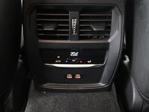 BMW 3 Serie Touring 330e | Trekhaak | Half Leder | Stoel & Stuurverwarming | Sfeerverlichting | Carplay | Cruise Control | PDC