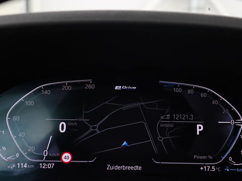 BMW 3 Serie Touring 330e | Trekhaak | Half Leder | Stoel & Stuurverwarming | Sfeerverlichting | Carplay | Cruise Control | PDC