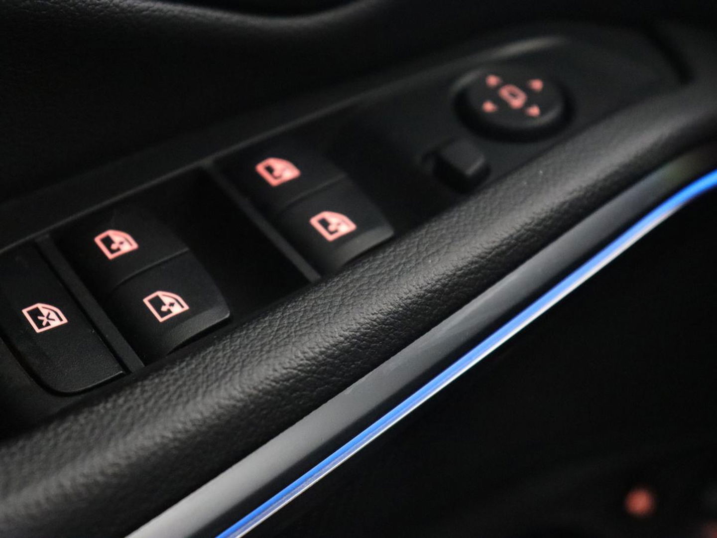 BMW 3 Serie Touring 330e | Trekhaak | Half Leder | Stoel & Stuurverwarming | Sfeerverlichting | Carplay | Cruise Control | PDC