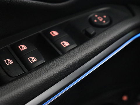 BMW 3 Serie Touring 330e | Trekhaak | Half Leder | Stoel & Stuurverwarming | Sfeerverlichting | Carplay | Cruise Control | PDC