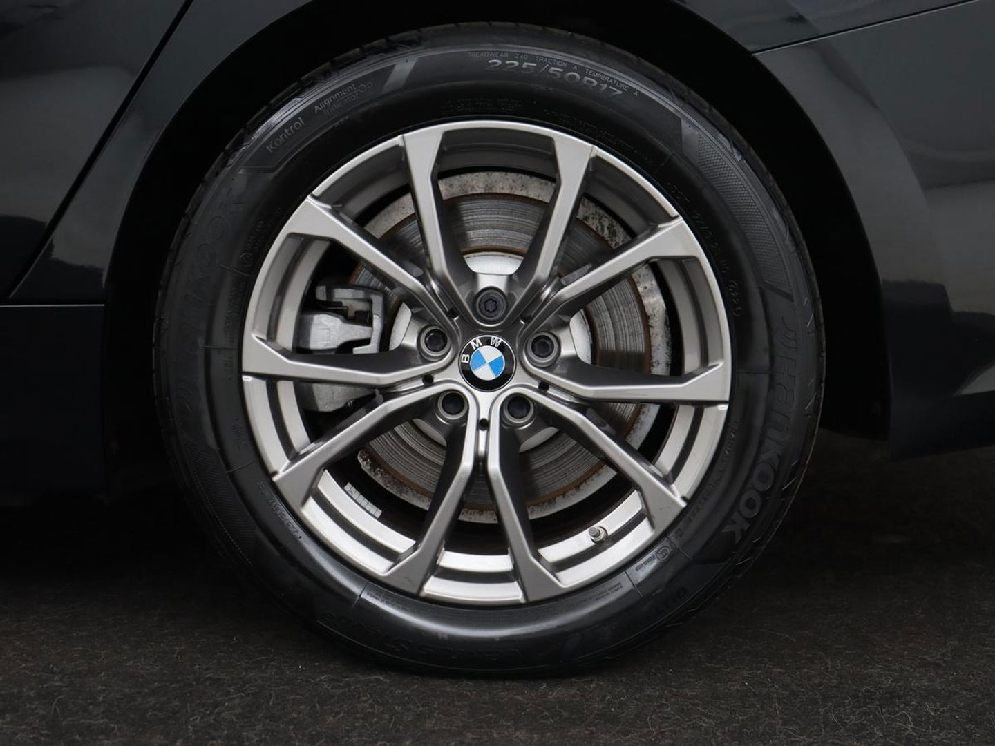 BMW 3 Serie Touring 330e | Trekhaak | Half Leder | Stoel & Stuurverwarming | Sfeerverlichting | Carplay | Cruise Control | PDC