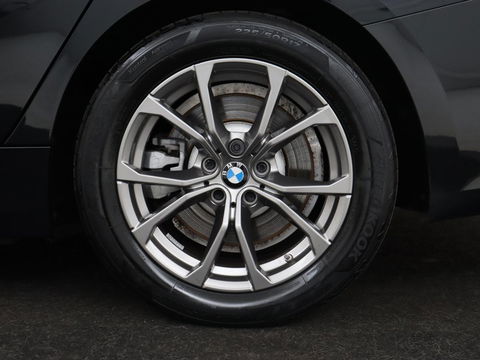 BMW 3 Serie Touring 330e | Trekhaak | Half Leder | Stoel & Stuurverwarming | Sfeerverlichting | Carplay | Cruise Control | PDC