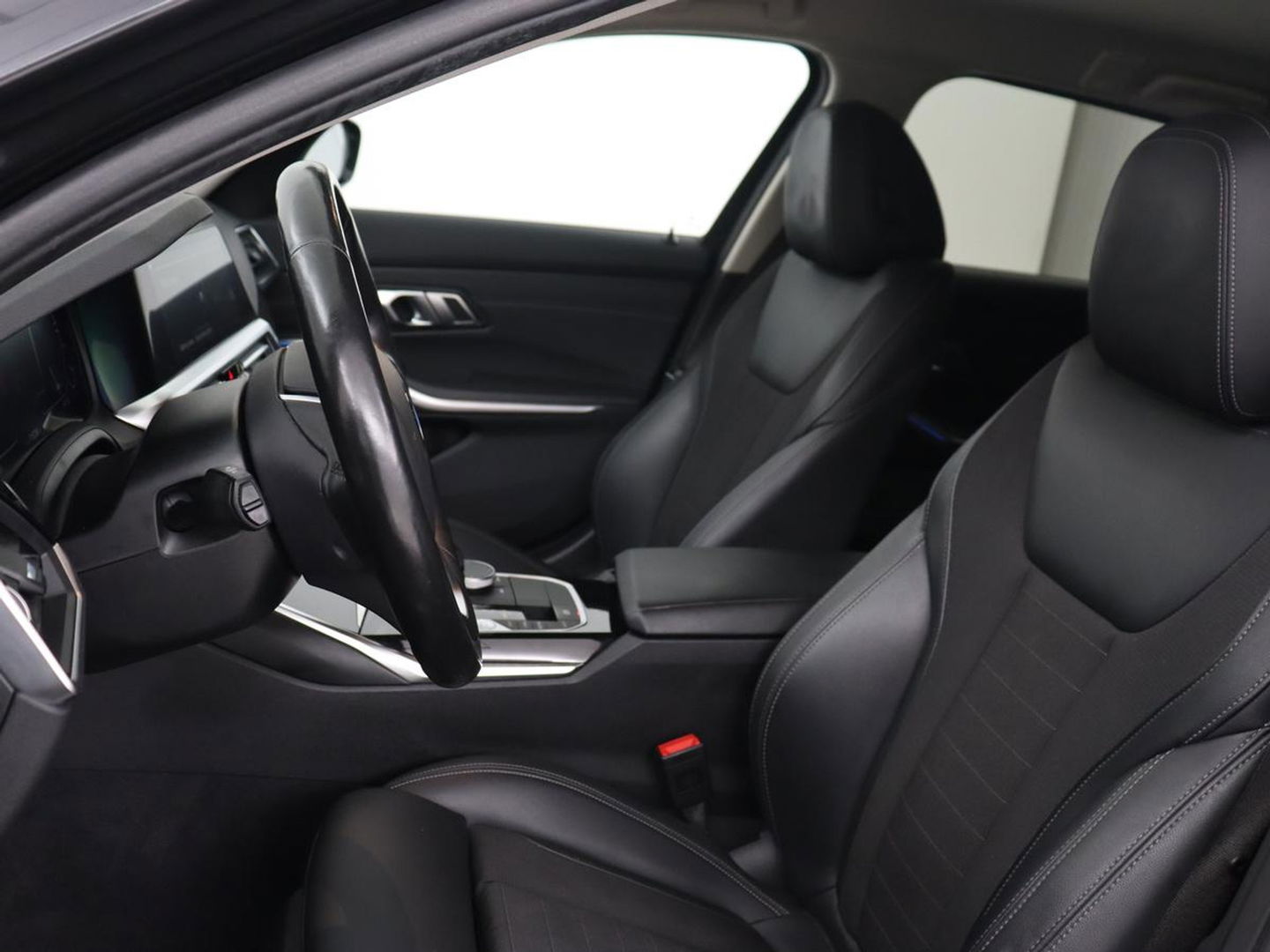 BMW 3 Serie Touring 330e | Trekhaak | Half Leder | Stoel & Stuurverwarming | Sfeerverlichting | Carplay | Cruise Control | PDC