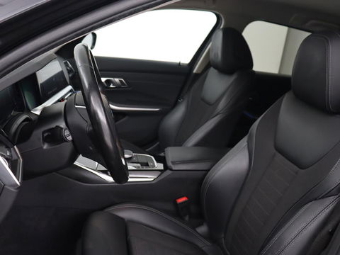 BMW 3 Serie Touring 330e | Trekhaak | Half Leder | Stoel & Stuurverwarming | Sfeerverlichting | Carplay | Cruise Control | PDC