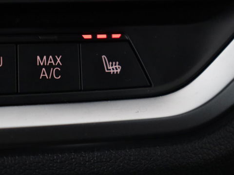 BMW 3 Serie Touring 330e | Trekhaak | Half Leder | Stoel & Stuurverwarming | Sfeerverlichting | Carplay | Cruise Control | PDC