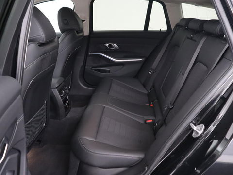 BMW 3 Serie Touring 330e | Trekhaak | Half Leder | Stoel & Stuurverwarming | Sfeerverlichting | Carplay | Cruise Control | PDC
