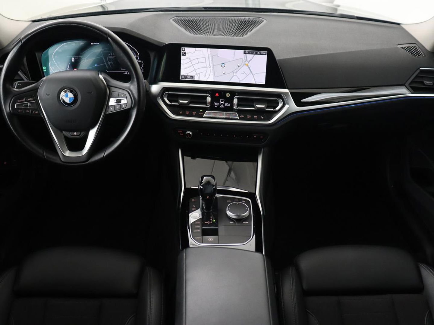 BMW 3 Serie Touring 330e | Trekhaak | Half Leder | Stoel & Stuurverwarming | Sfeerverlichting | Carplay | Cruise Control | PDC