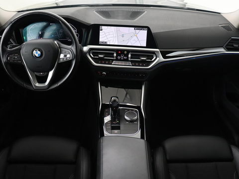 BMW 3 Serie Touring 330e | Trekhaak | Half Leder | Stoel & Stuurverwarming | Sfeerverlichting | Carplay | Cruise Control | PDC