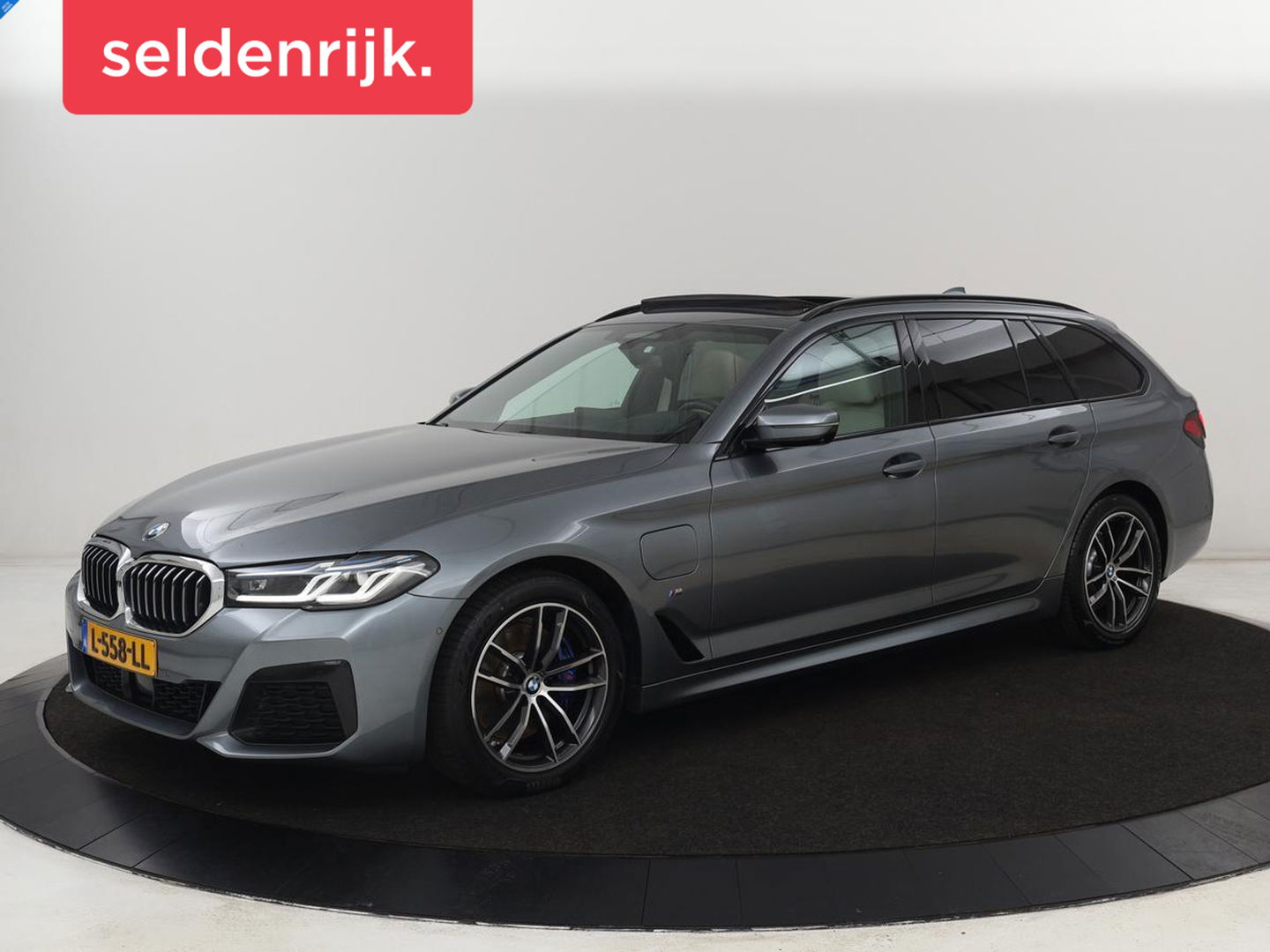 BMW 5 Serie Touring 520e Bns Edit.+ | Panoramadak | Leder | Elektrische stoelen | Stoel & Stuurverwarming | Adaptive Cruise | Elektrische Trekhaak