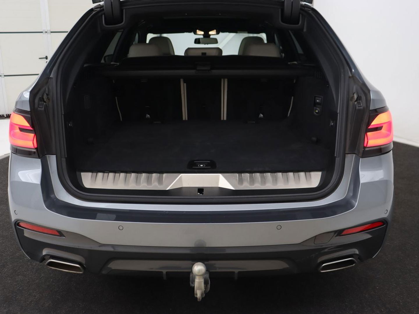 BMW 5 Serie Touring 520e Bns Edit.+ | Panoramadak | Leder | Elektrische stoelen | Stoel & Stuurverwarming | Adaptive Cruise | Elektrische Trekhaak