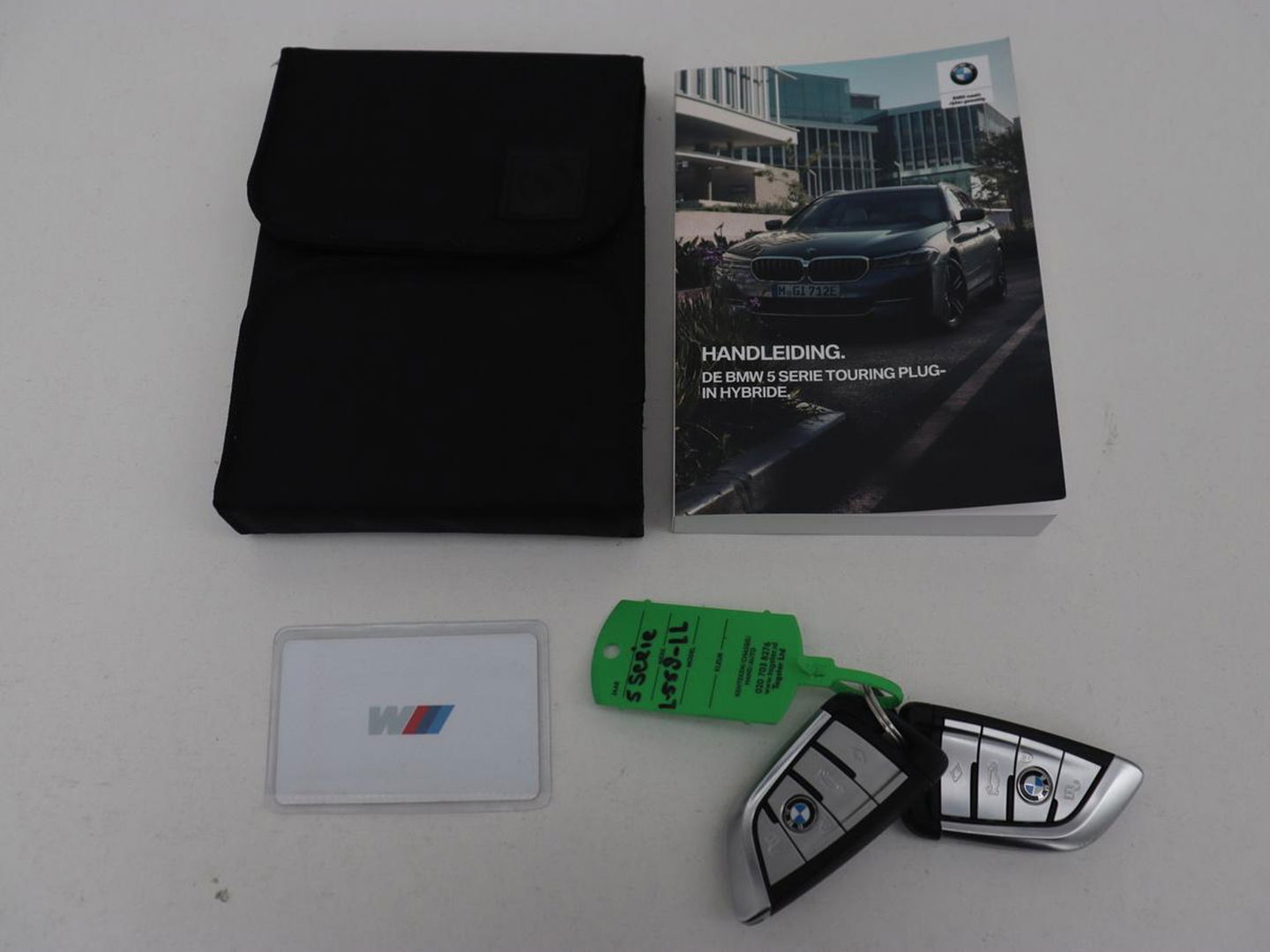 BMW 5 Serie Touring 520e Bns Edit.+ | Panoramadak | Leder | Elektrische stoelen | Stoel & Stuurverwarming | Adaptive Cruise | Elektrische Trekhaak