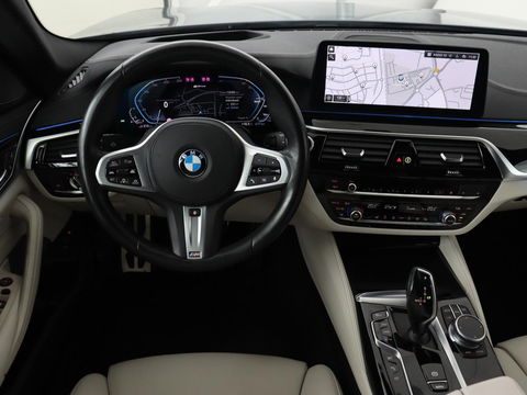 BMW 5 Serie Touring 520e Bns Edit.+ | Panoramadak | Leder | Elektrische stoelen | Stoel & Stuurverwarming | Adaptive Cruise | Elektrische Trekhaak