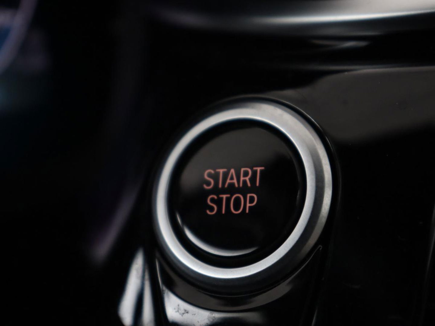 BMW 5 Serie Touring 520e Bns Edit.+ | Panoramadak | Leder | Elektrische stoelen | Stoel & Stuurverwarming | Adaptive Cruise | Elektrische Trekhaak