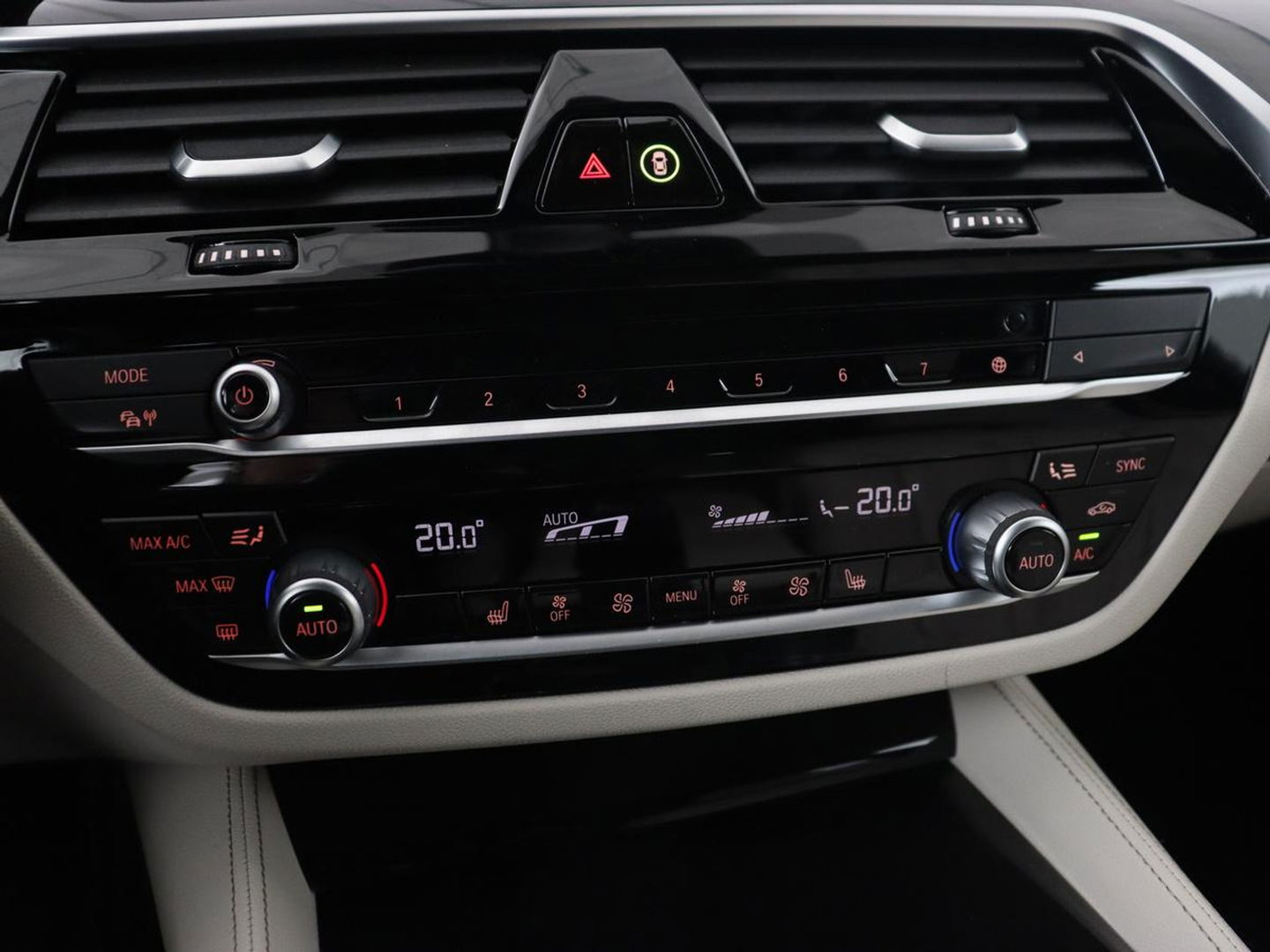 BMW 5 Serie Touring 520e Bns Edit.+ | Panoramadak | Leder | Elektrische stoelen | Stoel & Stuurverwarming | Adaptive Cruise | Elektrische Trekhaak