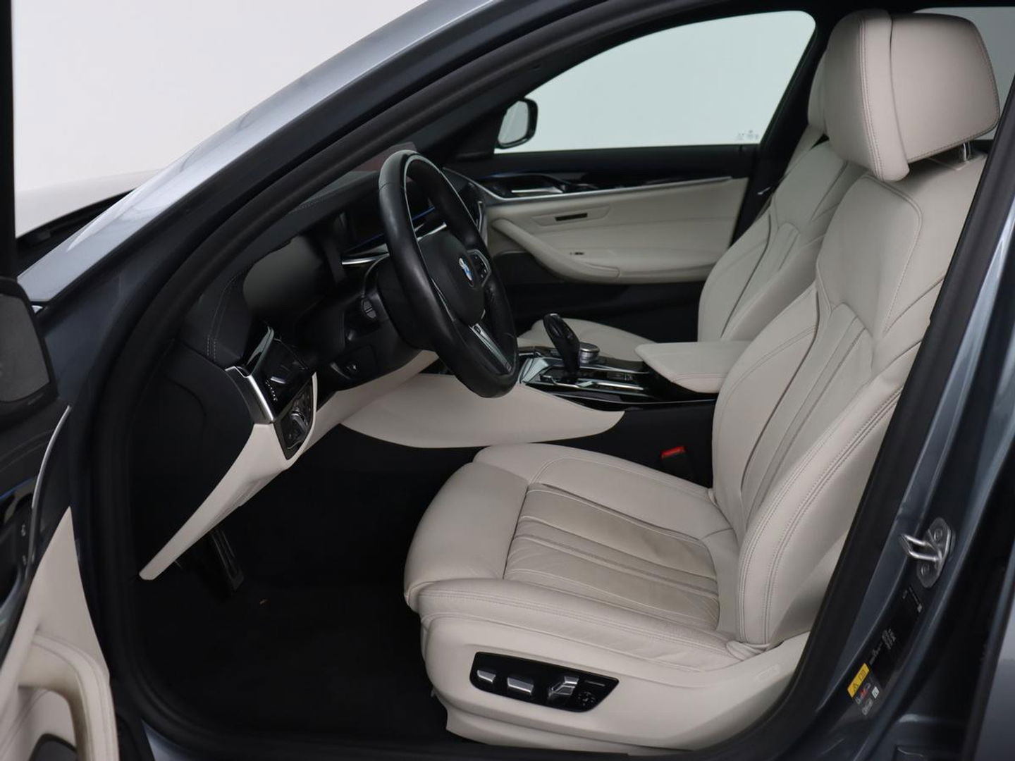 BMW 5 Serie Touring 520e Bns Edit.+ | Panoramadak | Leder | Elektrische stoelen | Stoel & Stuurverwarming | Adaptive Cruise | Elektrische Trekhaak
