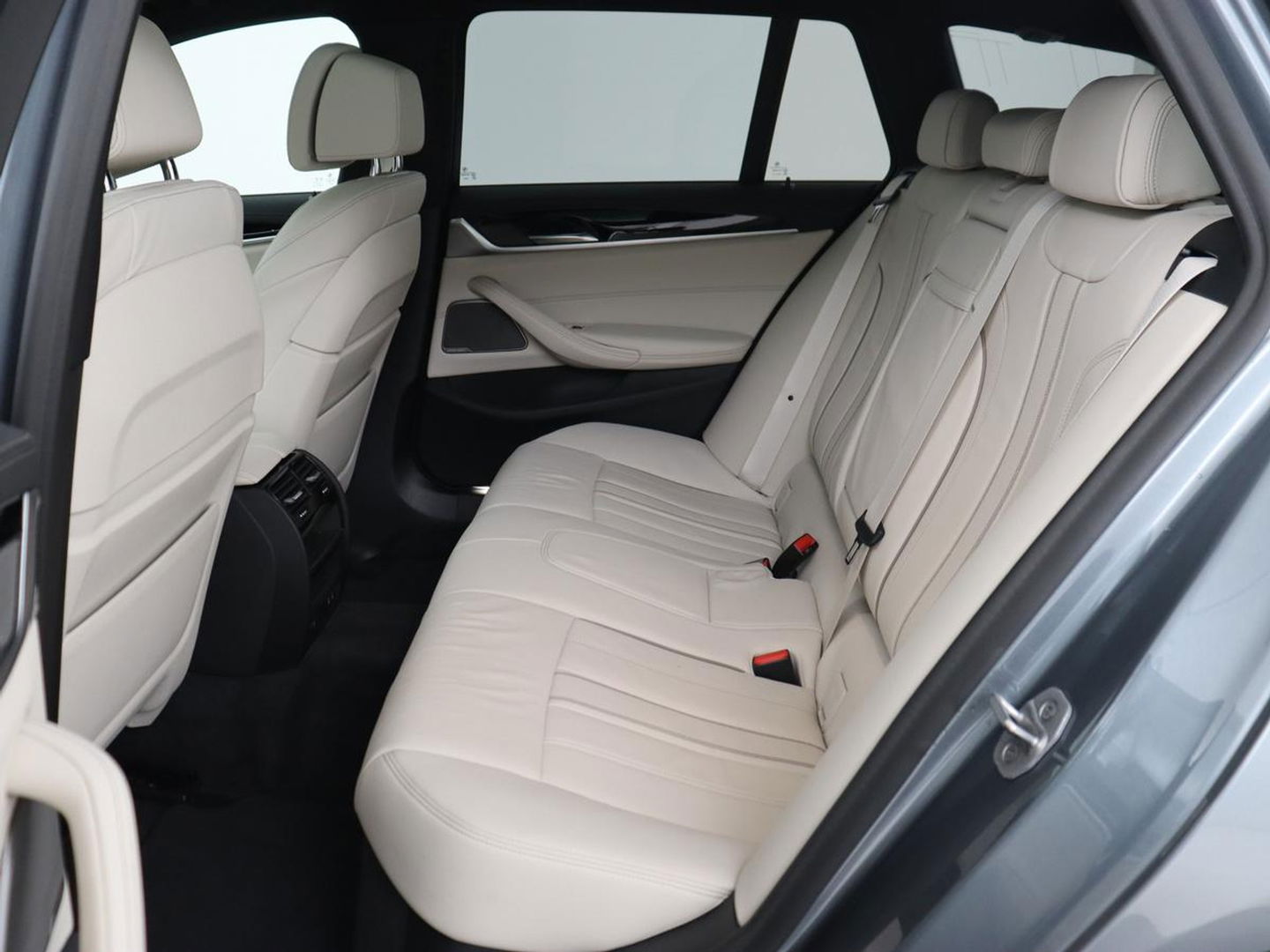 BMW 5 Serie Touring 520e Bns Edit.+ | Panoramadak | Leder | Elektrische stoelen | Stoel & Stuurverwarming | Adaptive Cruise | Elektrische Trekhaak