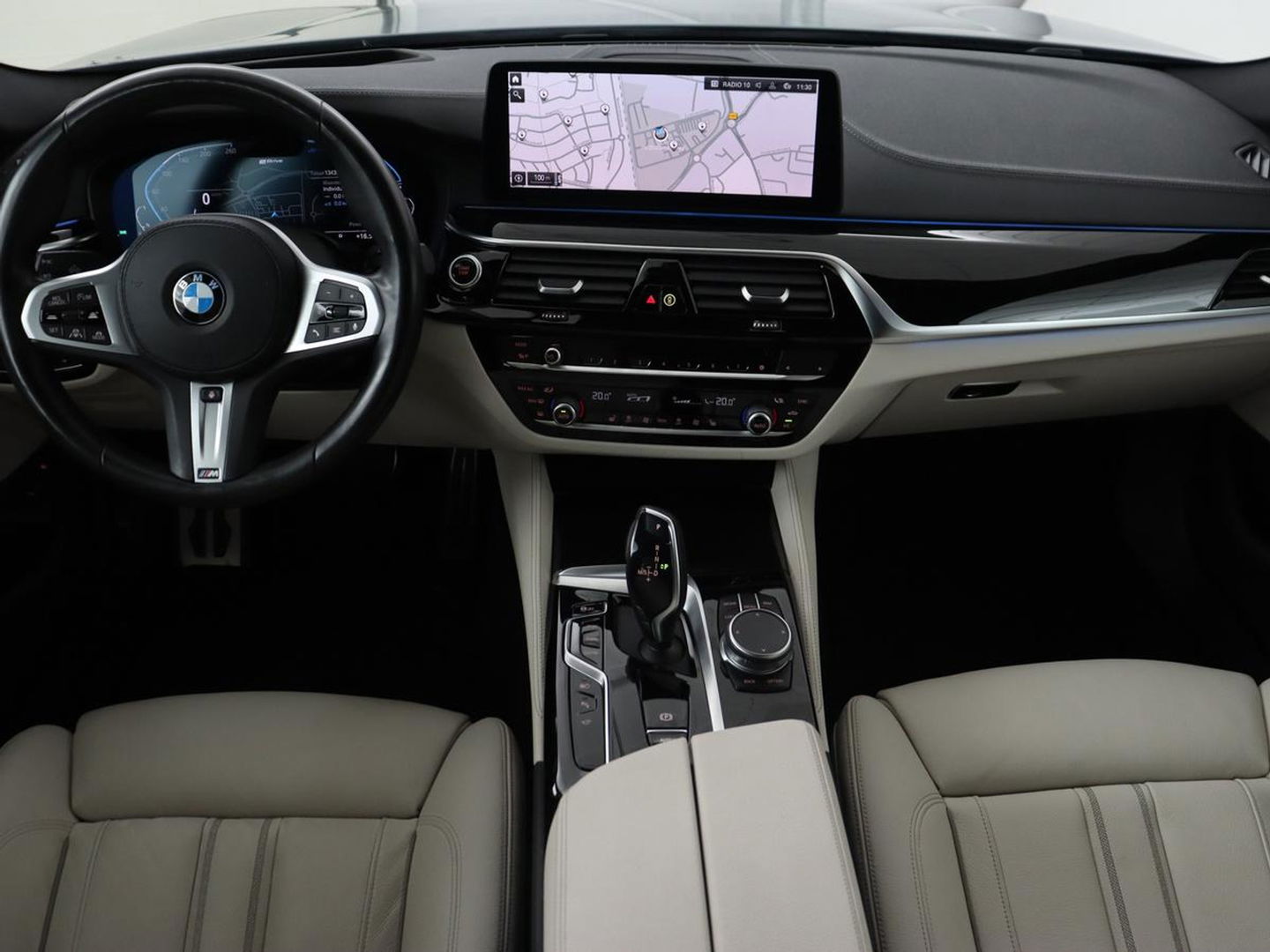 BMW 5 Serie Touring 520e Bns Edit.+ | Panoramadak | Leder | Elektrische stoelen | Stoel & Stuurverwarming | Adaptive Cruise | Elektrische Trekhaak
