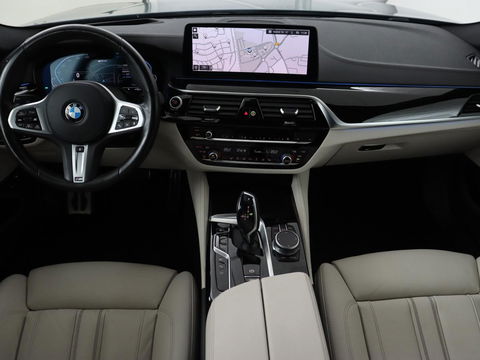 BMW 5 Serie Touring 520e Bns Edit.+ | Panoramadak | Leder | Elektrische stoelen | Stoel & Stuurverwarming | Adaptive Cruise | Elektrische Trekhaak