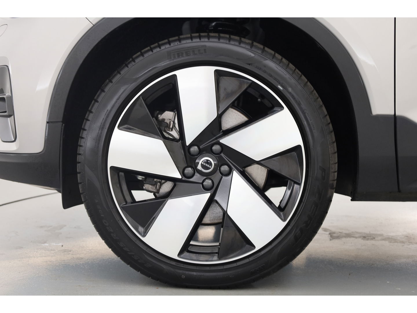 Volvo XC40 1.5 T5 Plug-in hybrid Plus Dark Facelift, Trekhaak, 20 inch, H&K Audio, elek. stoelen, stoel+ stuurverw.