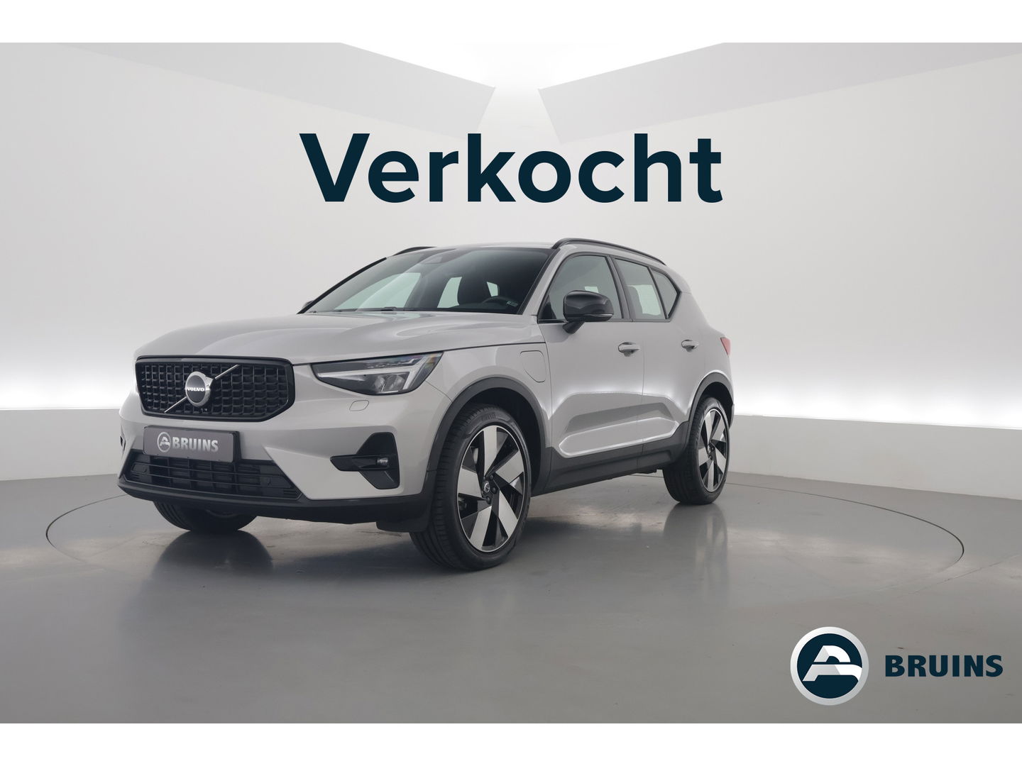 Volvo XC40 1.5 T5 Plug-in hybrid Plus Dark Facelift, Trekhaak, 20 inch, H&K Audio, elek. stoelen, stoel+ stuurverw.