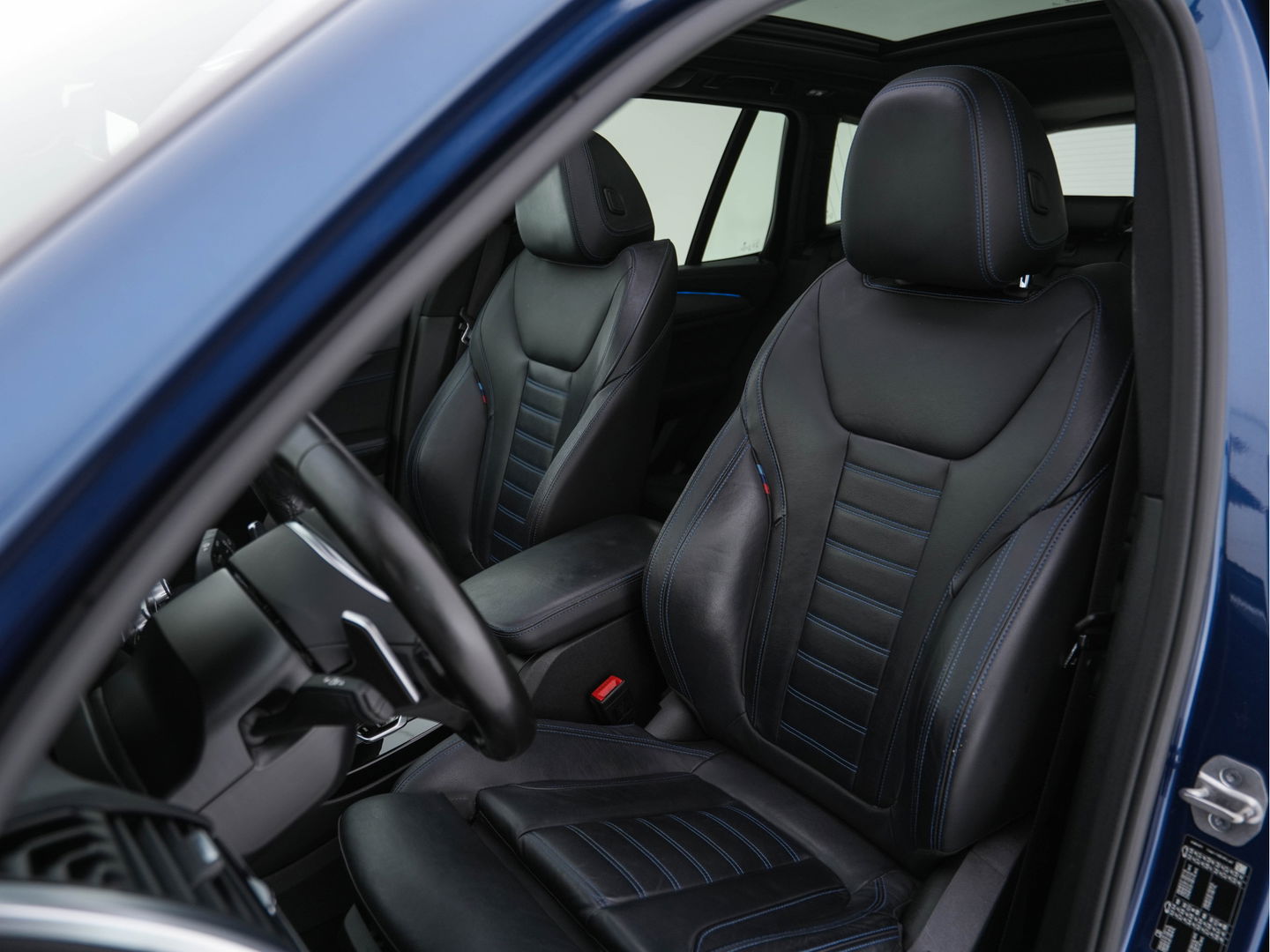 BMW X3 xDrive30e M-Sportpack Business Edition Plus (INCL-BTW) *PANO | LUXURY-LEATHER | FULL-LED | DIGI-COCKPIT | HIFI-SOUND | CARPLAY | DAB+ | HEATED-SPORTSEATS | AMBIENT-LIGHT | PRIVACY-GLASS | SHIFT-PADDLES | TOWBAR | 19''ALU*