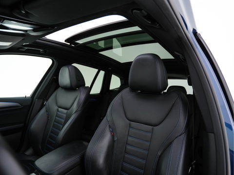 BMW X3 xDrive30e M-Sportpack Business Edition Plus (INCL-BTW) *PANO | LUXURY-LEATHER | FULL-LED | DIGI-COCKPIT | HIFI-SOUND | CARPLAY | DAB+ | HEATED-SPORTSEATS | AMBIENT-LIGHT | PRIVACY-GLASS | SHIFT-PADDLES | TOWBAR | 19''ALU*