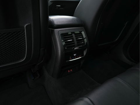 BMW X3 xDrive30e M-Sportpack Business Edition Plus (INCL-BTW) *PANO | LUXURY-LEATHER | FULL-LED | DIGI-COCKPIT | HIFI-SOUND | CARPLAY | DAB+ | HEATED-SPORTSEATS | AMBIENT-LIGHT | PRIVACY-GLASS | SHIFT-PADDLES | TOWBAR | 19''ALU*