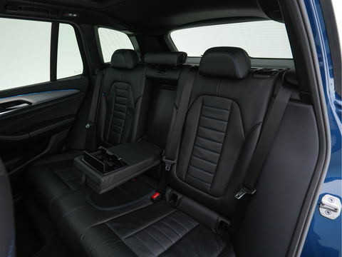 BMW X3 xDrive30e M-Sportpack Business Edition Plus (INCL-BTW) *PANO | LUXURY-LEATHER | FULL-LED | DIGI-COCKPIT | HIFI-SOUND | CARPLAY | DAB+ | HEATED-SPORTSEATS | AMBIENT-LIGHT | PRIVACY-GLASS | SHIFT-PADDLES | TOWBAR | 19''ALU*