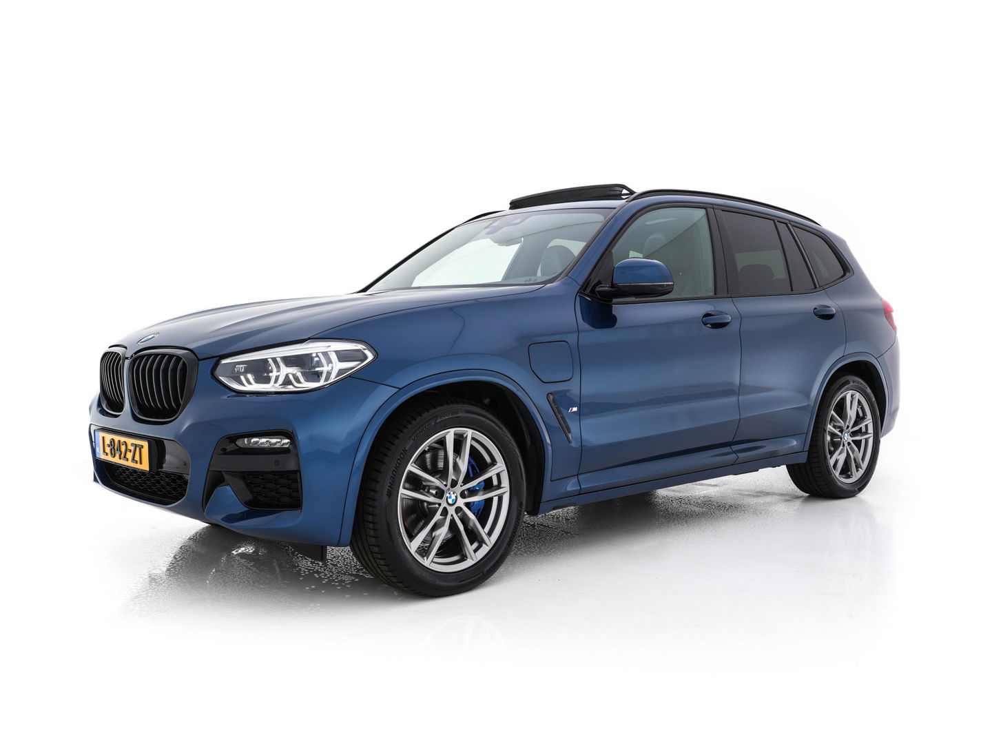 BMW X3 xDrive30e M-Sportpack Business Edition Plus (INCL-BTW) *PANO | LUXURY-LEATHER | FULL-LED | DIGI-COCKPIT | HIFI-SOUND | CARPLAY | DAB+ | HEATED-SPORTSEATS | AMBIENT-LIGHT | PRIVACY-GLASS | SHIFT-PADDLES | TOWBAR | 19''ALU*