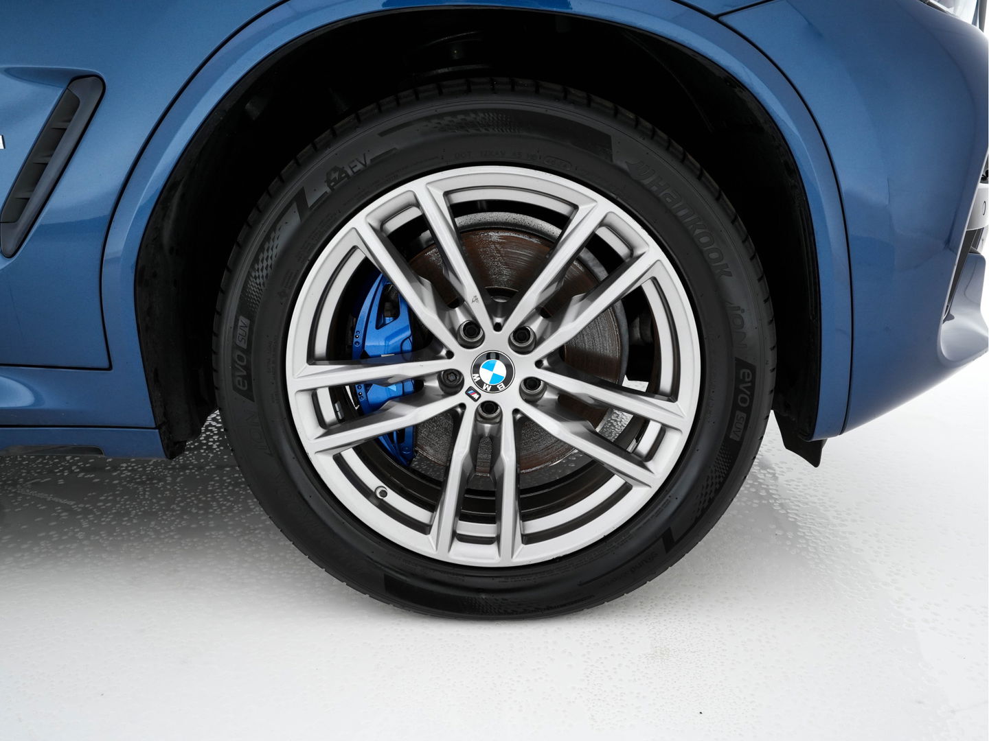 BMW X3 xDrive30e M-Sportpack Business Edition Plus (INCL-BTW) *PANO | LUXURY-LEATHER | FULL-LED | DIGI-COCKPIT | HIFI-SOUND | CARPLAY | DAB+ | HEATED-SPORTSEATS | AMBIENT-LIGHT | PRIVACY-GLASS | SHIFT-PADDLES | TOWBAR | 19''ALU*