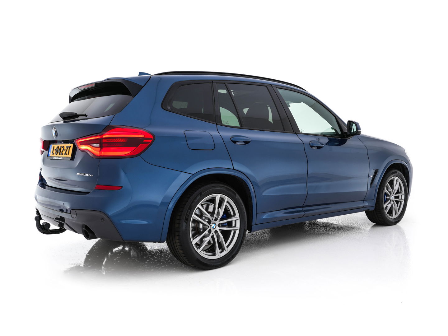 BMW X3 xDrive30e M-Sportpack Business Edition Plus (INCL-BTW) *PANO | LUXURY-LEATHER | FULL-LED | DIGI-COCKPIT | HIFI-SOUND | CARPLAY | DAB+ | HEATED-SPORTSEATS | AMBIENT-LIGHT | PRIVACY-GLASS | SHIFT-PADDLES | TOWBAR | 19''ALU*