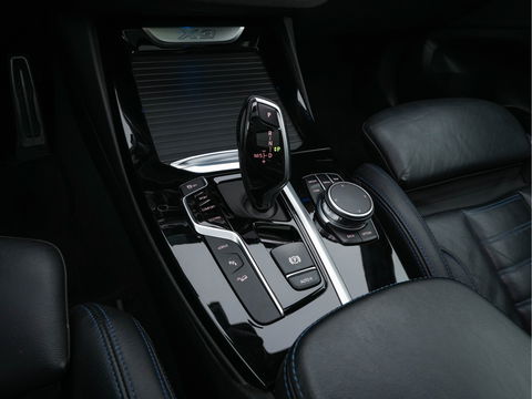 BMW X3 xDrive30e M-Sportpack Business Edition Plus (INCL-BTW) *PANO | LUXURY-LEATHER | FULL-LED | DIGI-COCKPIT | HIFI-SOUND | CARPLAY | DAB+ | HEATED-SPORTSEATS | AMBIENT-LIGHT | PRIVACY-GLASS | SHIFT-PADDLES | TOWBAR | 19''ALU*