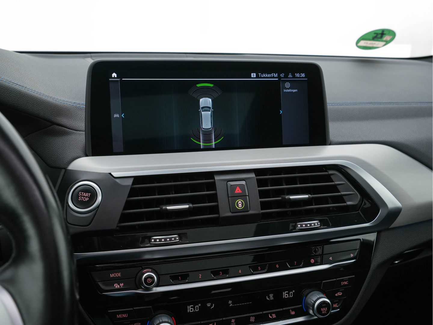 BMW X3 xDrive30e M-Sportpack Business Edition Plus (INCL-BTW) *PANO | LUXURY-LEATHER | FULL-LED | DIGI-COCKPIT | HIFI-SOUND | CARPLAY | DAB+ | HEATED-SPORTSEATS | AMBIENT-LIGHT | PRIVACY-GLASS | SHIFT-PADDLES | TOWBAR | 19''ALU*