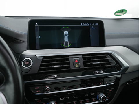 BMW X3 xDrive30e M-Sportpack Business Edition Plus (INCL-BTW) *PANO | LUXURY-LEATHER | FULL-LED | DIGI-COCKPIT | HIFI-SOUND | CARPLAY | DAB+ | HEATED-SPORTSEATS | AMBIENT-LIGHT | PRIVACY-GLASS | SHIFT-PADDLES | TOWBAR | 19''ALU*