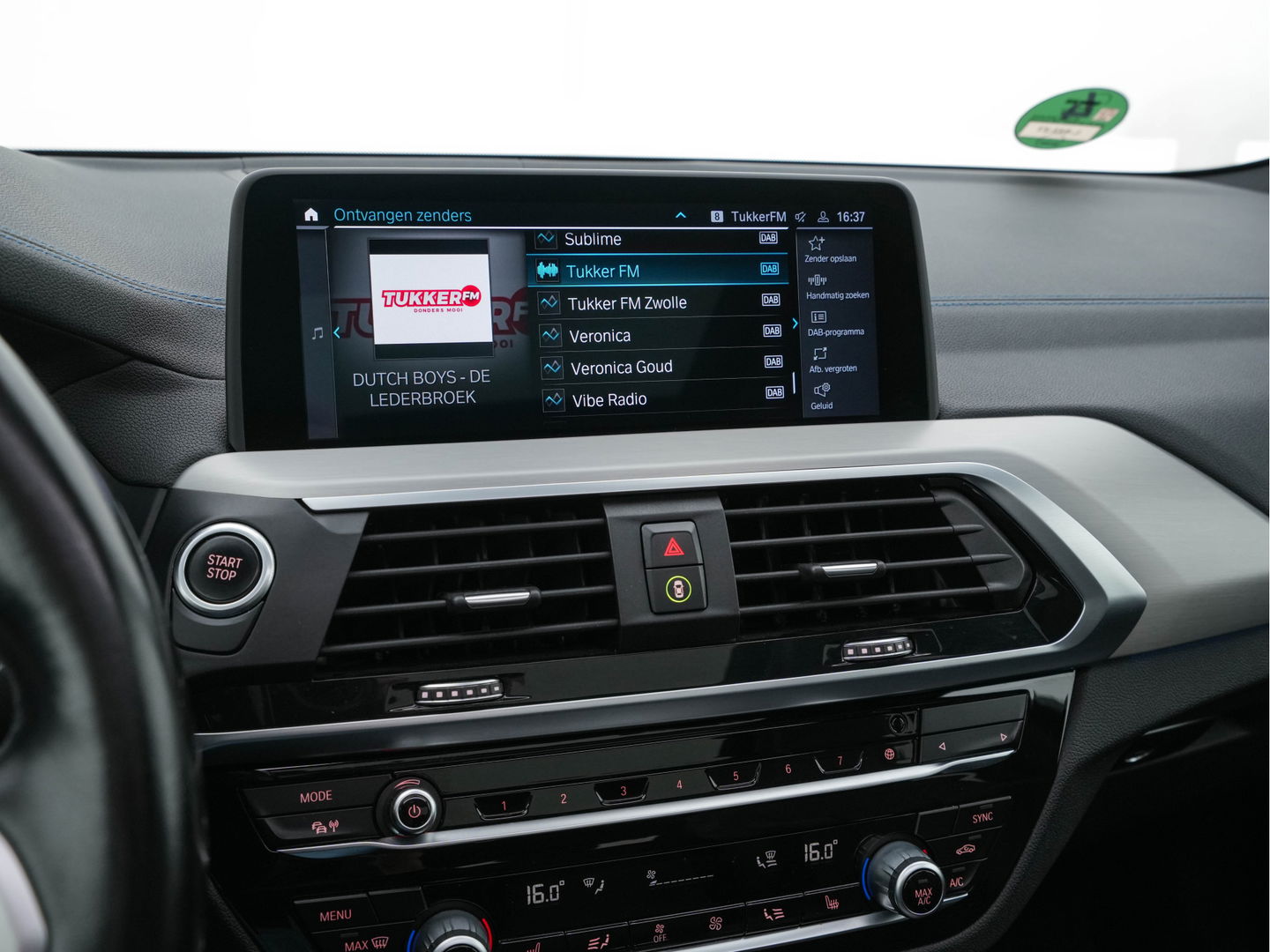 BMW X3 xDrive30e M-Sportpack Business Edition Plus (INCL-BTW) *PANO | LUXURY-LEATHER | FULL-LED | DIGI-COCKPIT | HIFI-SOUND | CARPLAY | DAB+ | HEATED-SPORTSEATS | AMBIENT-LIGHT | PRIVACY-GLASS | SHIFT-PADDLES | TOWBAR | 19''ALU*