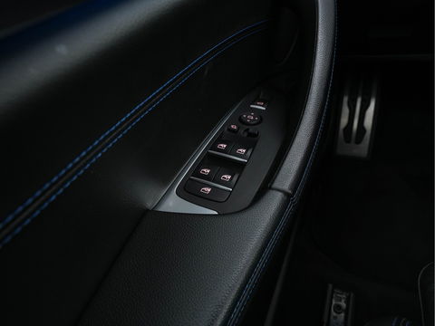 BMW X3 xDrive30e M-Sportpack Business Edition Plus (INCL-BTW) *PANO | LUXURY-LEATHER | FULL-LED | DIGI-COCKPIT | HIFI-SOUND | CARPLAY | DAB+ | HEATED-SPORTSEATS | AMBIENT-LIGHT | PRIVACY-GLASS | SHIFT-PADDLES | TOWBAR | 19''ALU*