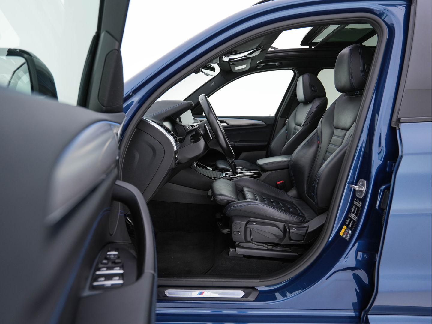 BMW X3 xDrive30e M-Sportpack Business Edition Plus (INCL-BTW) *PANO | LUXURY-LEATHER | FULL-LED | DIGI-COCKPIT | HIFI-SOUND | CARPLAY | DAB+ | HEATED-SPORTSEATS | AMBIENT-LIGHT | PRIVACY-GLASS | SHIFT-PADDLES | TOWBAR | 19''ALU*
