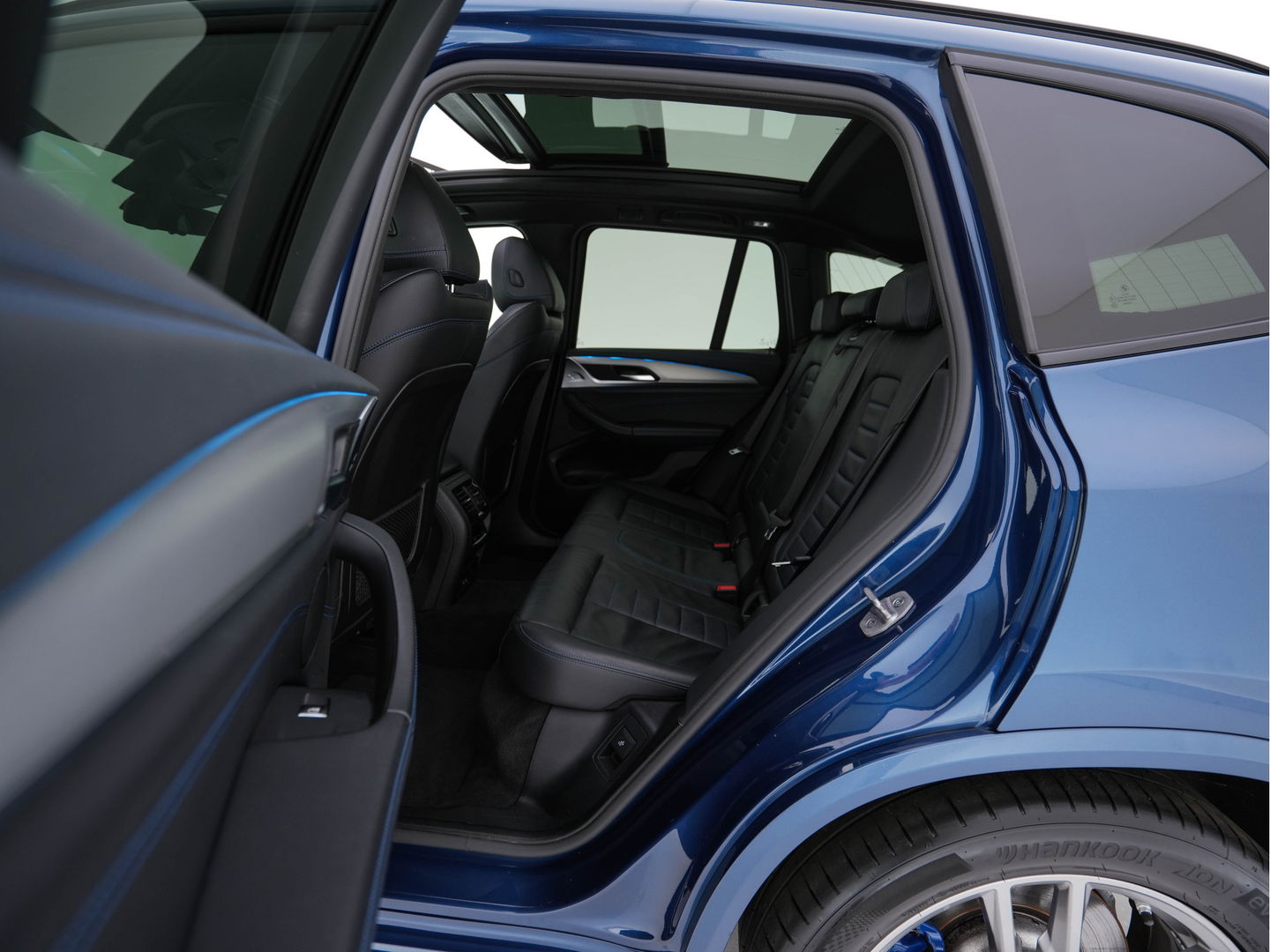 BMW X3 xDrive30e M-Sportpack Business Edition Plus (INCL-BTW) *PANO | LUXURY-LEATHER | FULL-LED | DIGI-COCKPIT | HIFI-SOUND | CARPLAY | DAB+ | HEATED-SPORTSEATS | AMBIENT-LIGHT | PRIVACY-GLASS | SHIFT-PADDLES | TOWBAR | 19''ALU*