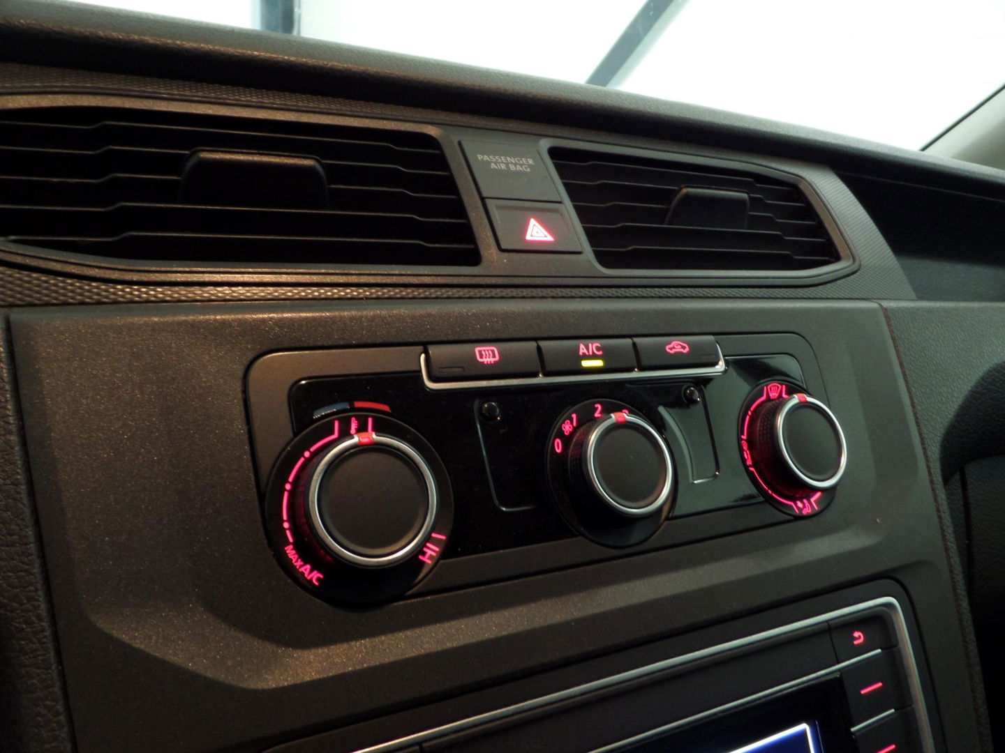 Volkswagen Caddy 2.0 TDI 180PK "INCL BTW" Bluetooth Airco Cruise-control 18"Velgen Schroefset Garantie "Apple-carplay mogelijk"