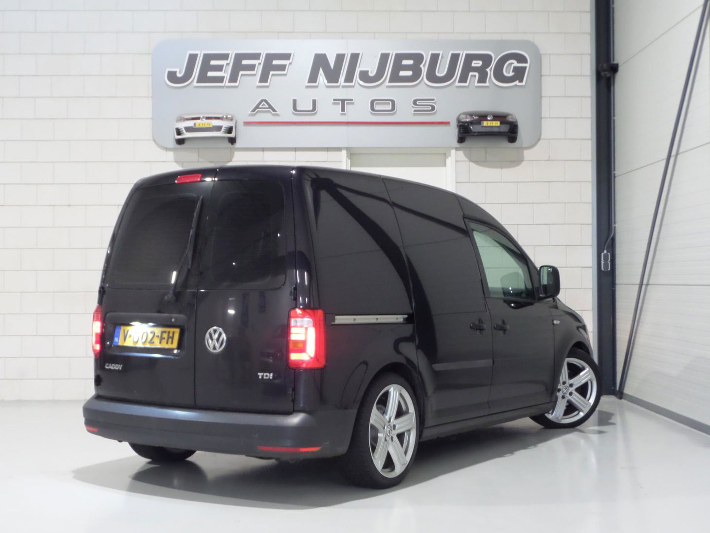 Volkswagen Caddy 2.0 TDI 180PK "INCL BTW" Bluetooth Airco Cruise-control 18"Velgen Schroefset Garantie "Apple-carplay mogelijk"