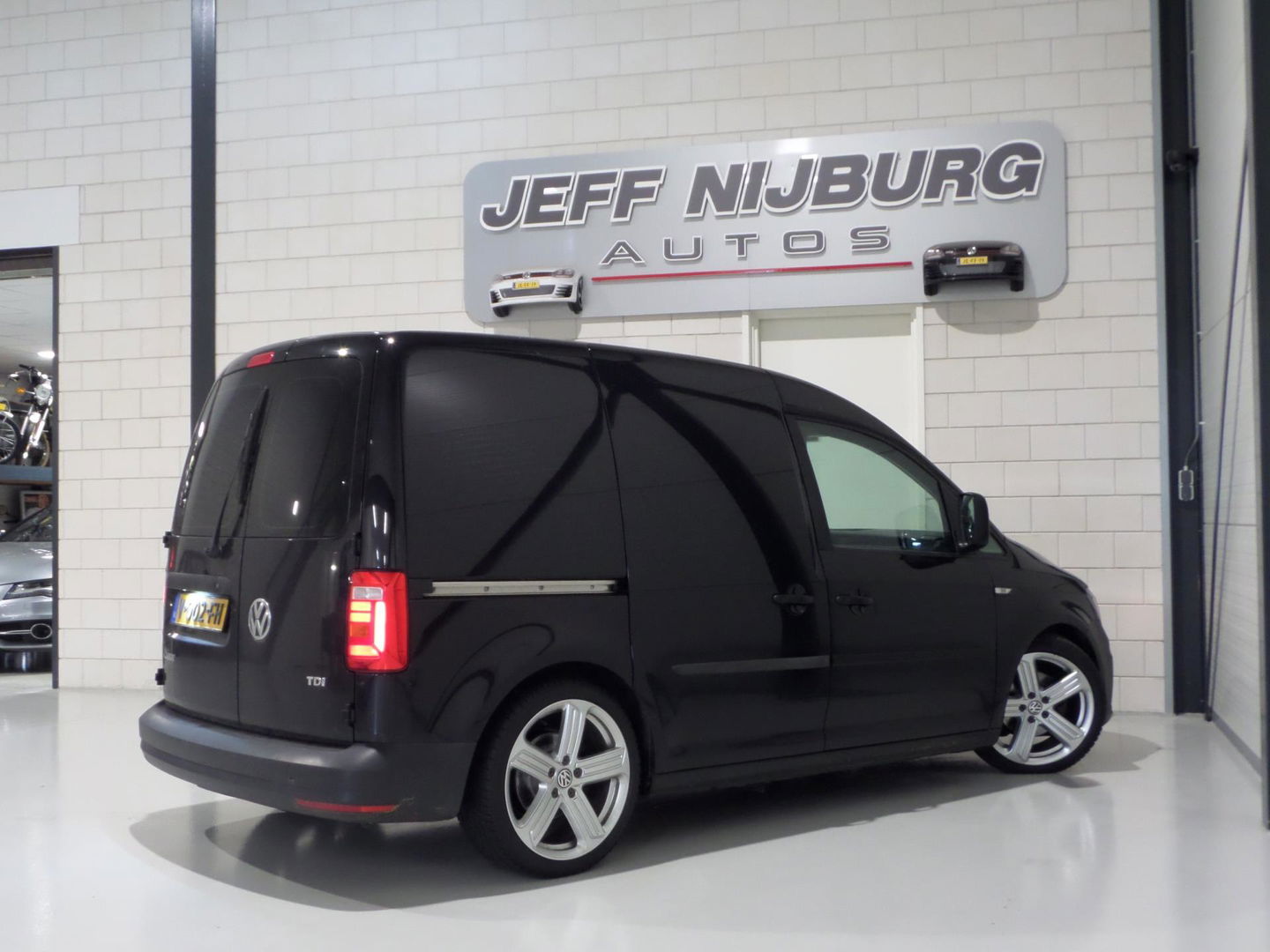 Volkswagen Caddy 2.0 TDI 180PK "INCL BTW" Bluetooth Airco Cruise-control 18"Velgen Schroefset Garantie "Apple-carplay mogelijk"