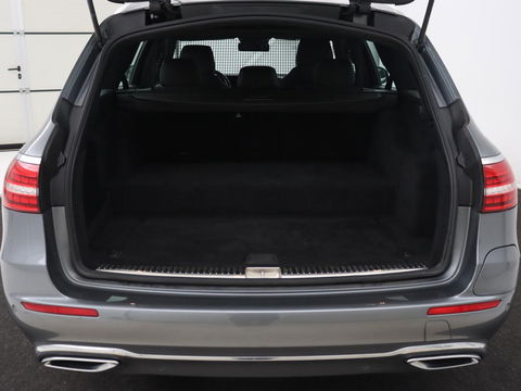 Mercedes-Benz E-Klasse 300 e AMG Line | Leder | Sfeerverlichting | Stoelverwarming | Adaptive Cruise | Camera | Carplay
