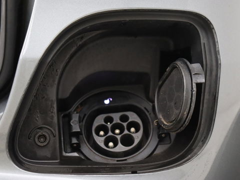 Mercedes-Benz E-Klasse 300 e AMG Line | Leder | Sfeerverlichting | Stoelverwarming | Adaptive Cruise | Camera | Carplay