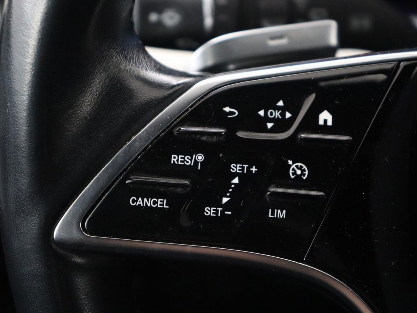Mercedes-Benz E-Klasse 300 e AMG Line | Leder | Sfeerverlichting | Stoelverwarming | Adaptive Cruise | Camera | Carplay
