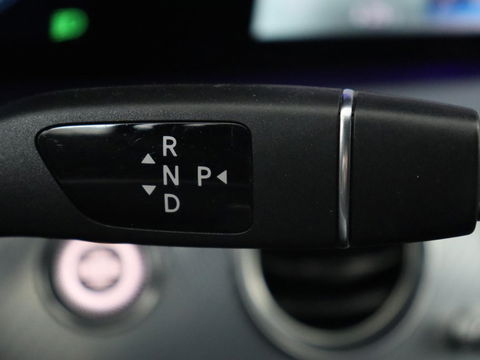 Mercedes-Benz E-Klasse 300 e AMG Line | Leder | Sfeerverlichting | Stoelverwarming | Adaptive Cruise | Camera | Carplay