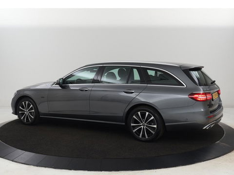 Mercedes-Benz E-Klasse 300 e AMG Line | Leder | Sfeerverlichting | Stoelverwarming | Adaptive Cruise | Camera | Carplay
