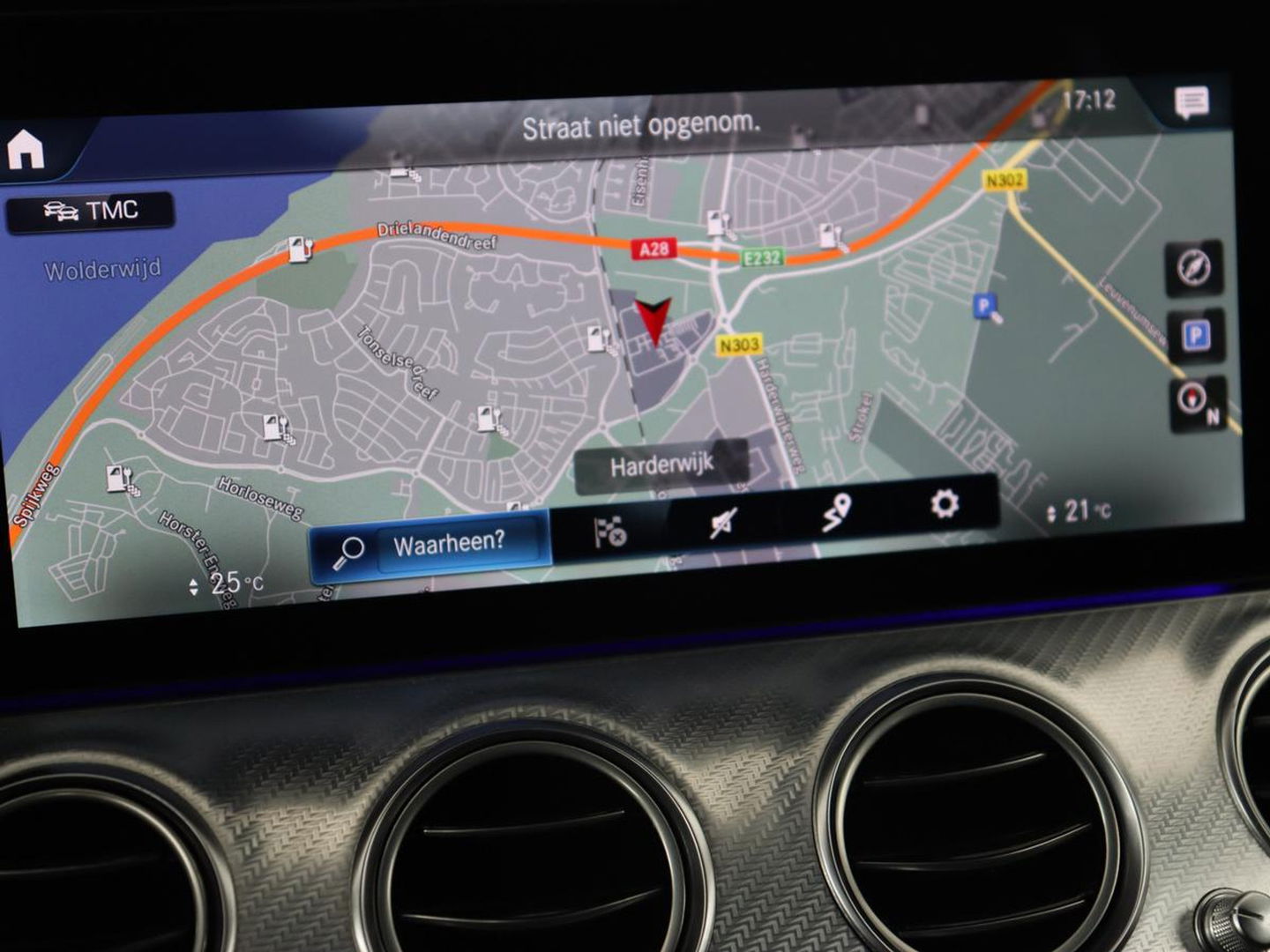 Mercedes-Benz E-Klasse 300 e AMG Line | Leder | Sfeerverlichting | Stoelverwarming | Adaptive Cruise | Camera | Carplay
