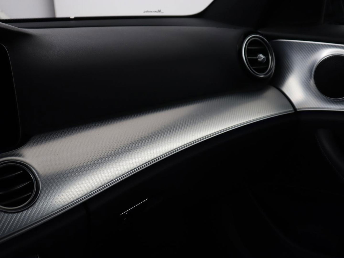 Mercedes-Benz E-Klasse 300 e AMG Line | Leder | Sfeerverlichting | Stoelverwarming | Adaptive Cruise | Camera | Carplay