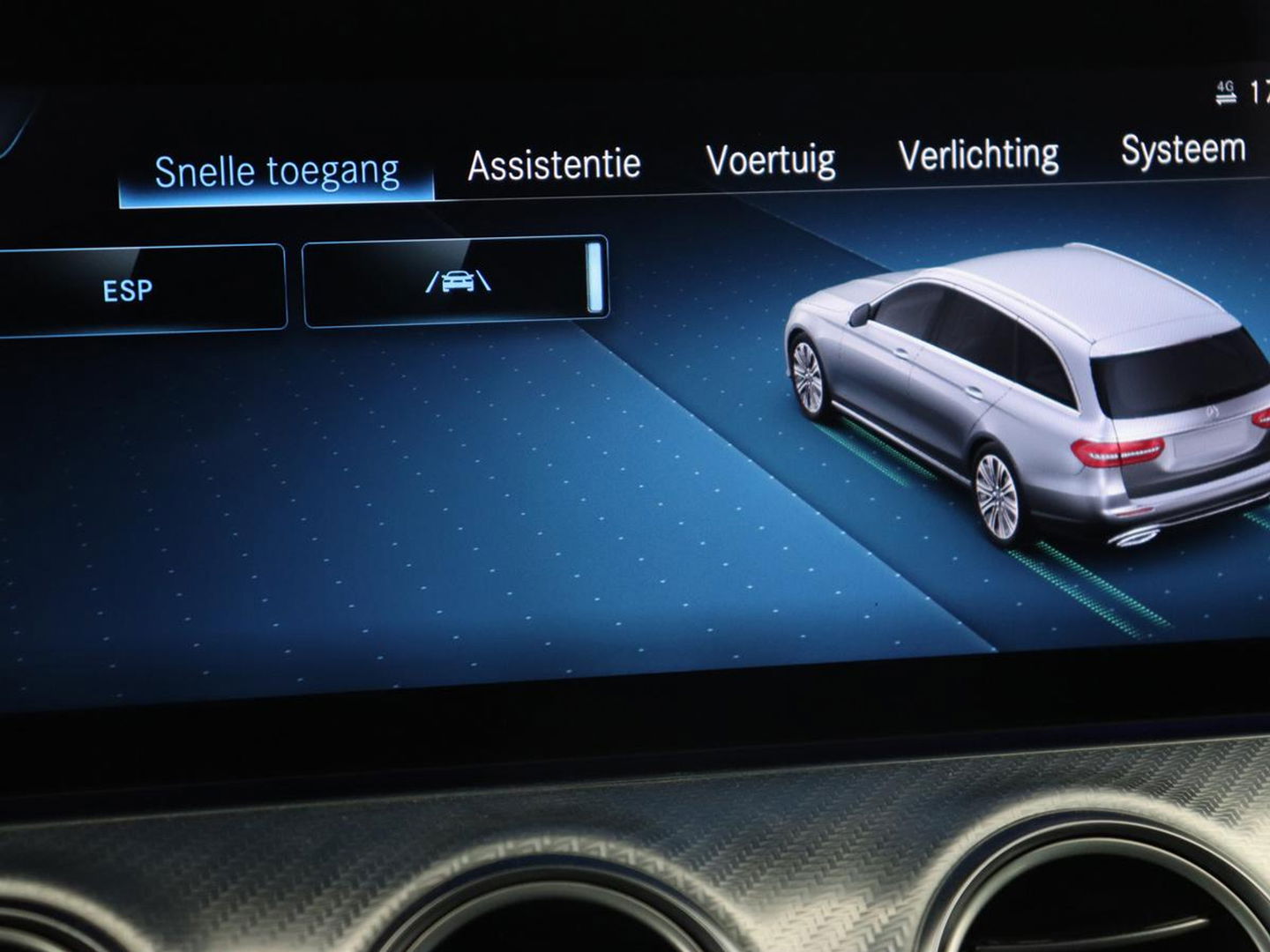 Mercedes-Benz E-Klasse 300 e AMG Line | Leder | Sfeerverlichting | Stoelverwarming | Adaptive Cruise | Camera | Carplay